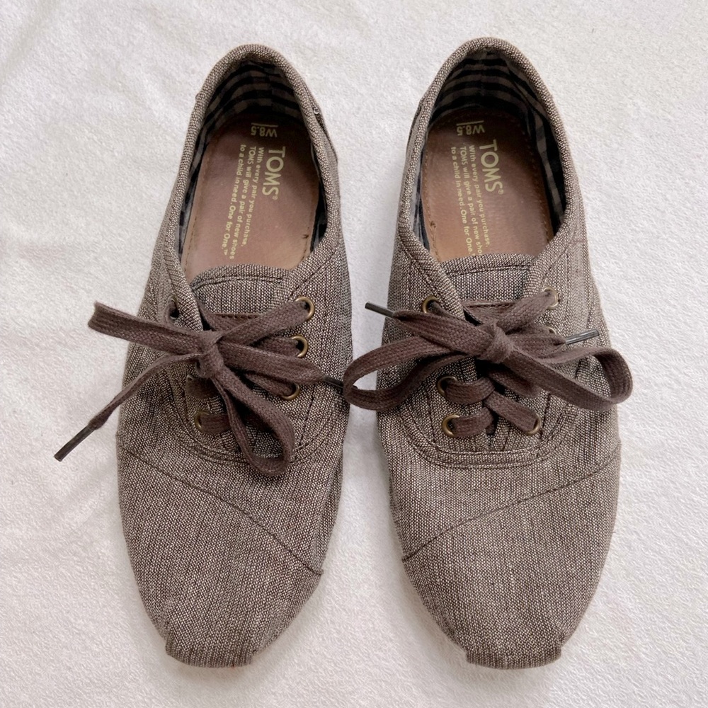 Women’s Toms Laced Shoes